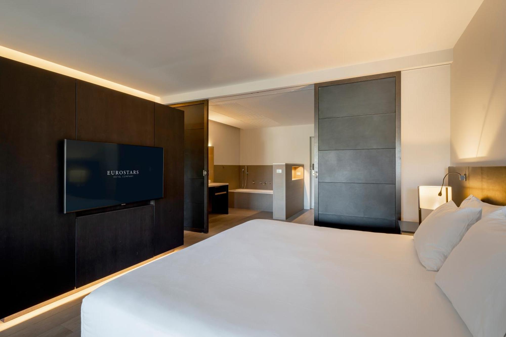 Eurostars Pamplona Hotel Exterior foto